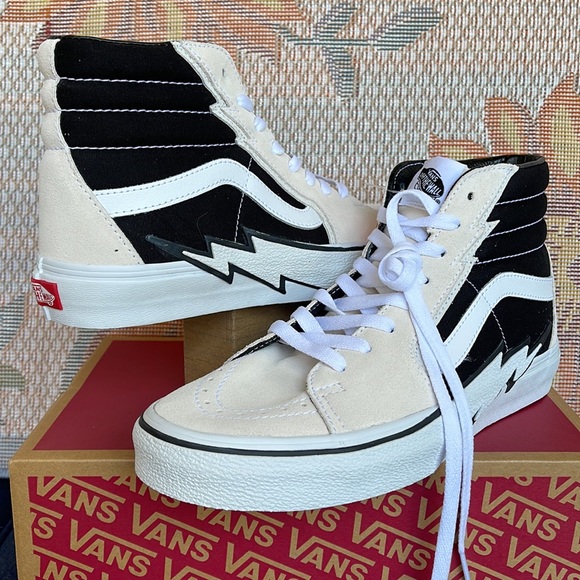 Vans Sk8-Hi Bolt
Antique White/Black
VNOA5JIVZHJ
WMNS sneakers - Picture 9 of 16